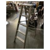 Metal 5 ft stepladder