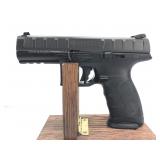 NIB Beretta Pistol - mod APX - 9mm cal - extra