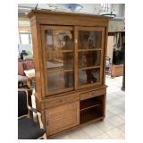 Ethan Allen display cabinet w/hutch, Approx 4 ft