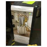 Threshold laundry station