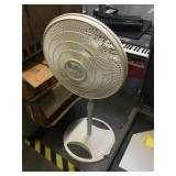 Lasko pedestal fan