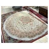 Round rug, Approx 8.2 diameter
