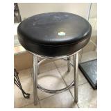 Metal stool w/comfy seat