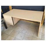 High end desk w/drawers, approx 5 ft long
