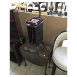 Vintage side table w/magazine holder