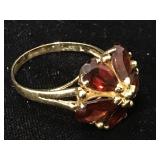 14K Gold Ring 3.3g sz 7 with garnets