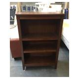 Bookshelf w/shelves, approx 4 ft tall
