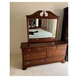 Stanley Long dresser w/7 drawers and mirror