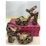 Tory Burch Gold Brocade Platform Sandal. Ladies S