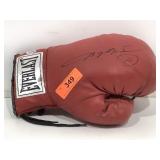 Autographed boxing glove with psa/dna