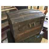 Vintage steamer Trunk, approx 30x19x26 inches
