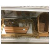 Assorted home decor items. Assorted home decor items.