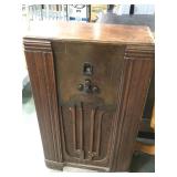 Vintage Philco Tube type Cabinet radio