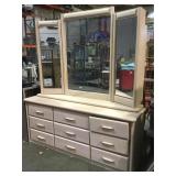 Wooden dresser w/mirror