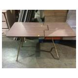 Folding table