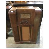 Vintage Firestone Air Chief Tube Radio - untested