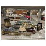 Assorted home decor items Assorted home decor items