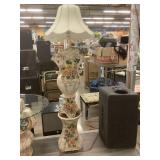 Capodimonte 2pc Porcelain Flower Lamp with Capodimonte 2pc Porcelain Flower Lamp with