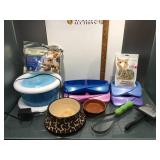 Lot incl. Bowls, hair brush for cats and more