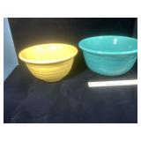 Pr Bauer Ringware mixing bowls, both vg condition