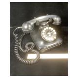 Vintage style black telephone, accepts