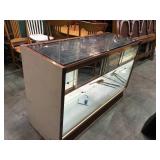 Display showcase with shelves and brackets 51 in