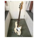 Peavey Bass, tested working, stand mot included