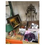 Lot incl. Elvis collectibles, scarves, Coke decor