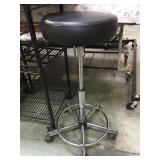 Padded stool - adjustment does not work as is