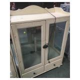 Broyhill lighted cabinet with 2 glass shelves and