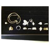 Lot of fashion jewelry, rings, bracelet & brooch