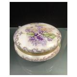 T&V Limoge France Powder Box