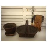 Lot of woven baskets