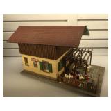Plastic toy house w/figures