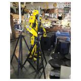 Hand cranked adjustable speaker stand