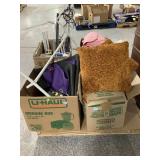 Pallet of home items, including decorative