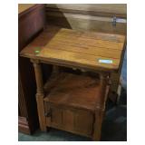 Wooden end table w/drawer