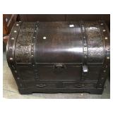 Wooden chest w/2 drawers