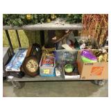 Table bottom lot of not pick up items from