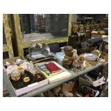 Table bottom lot of not pick up items from