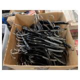 Box of 140 hangers