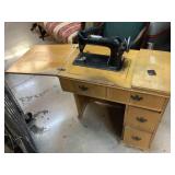 Vtg Singer sewing machine with folding cabinet,