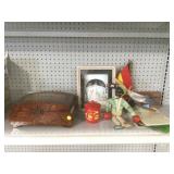Jewelry chest with contents, wood puppet and bird