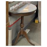 2.5ft Wide Half Moon Hall Table w/Glass Top