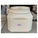 1 Large Pet Food Container With Lid