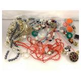 Costume jewelry. Assorted