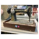 Antique Singer sewing machine w/extras, serial
