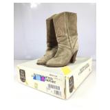 Town and Country boots size 8.5B