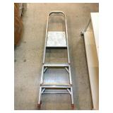 Davidson 3ft aluminum stepladder