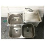 2 metal sinks w/plastic sink, approx 24x24x15in